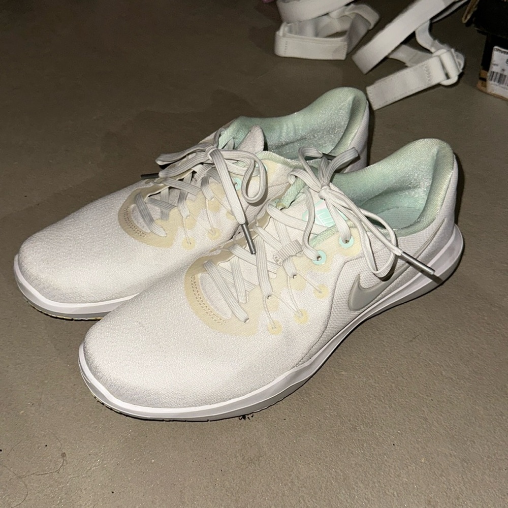 White Nike flex supreme tr 6